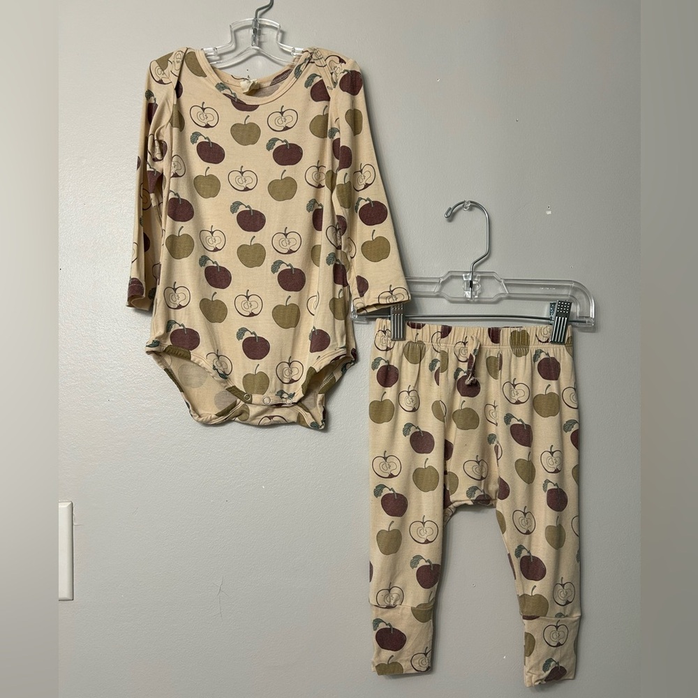 Kate Quinn OG Bamboo Apple print LS onesie & panda pants. Size 18-24m